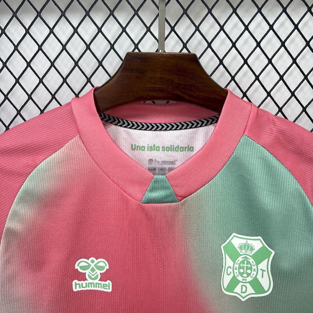 Maillot extérieur du Tenerife 2025-26 de Le 12, maillot de football avec les couleurs de l'équipe sur fond blanc