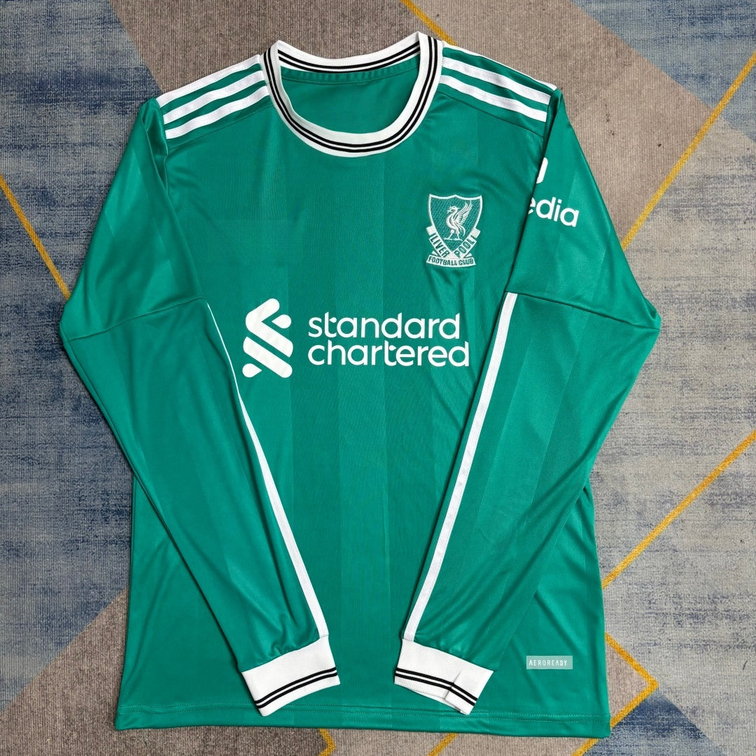Maillot de football Liverpool 25/26 à manches longues, troisième maillot, marque Le 12 -ème Maillot, vue de face.