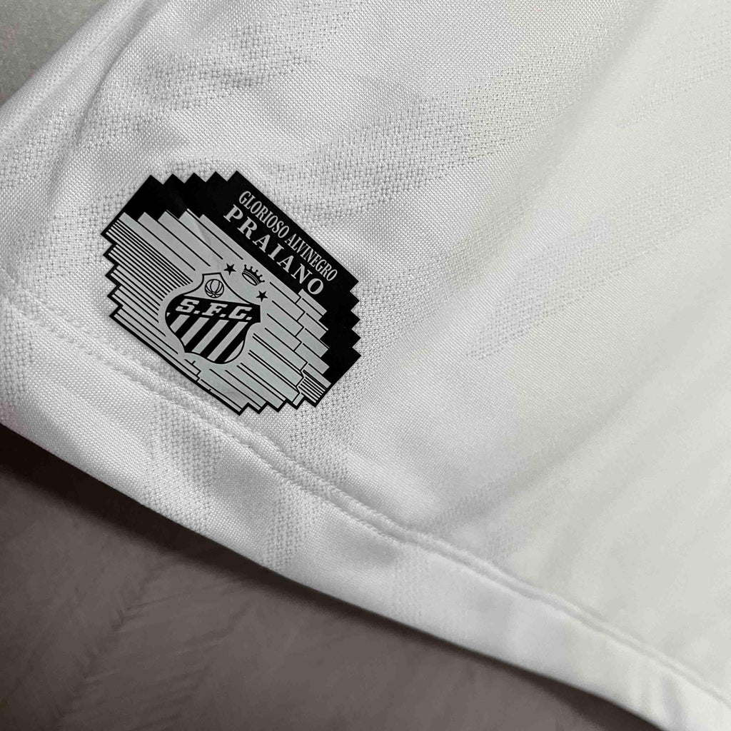 Maillot Santos 2025-26 de la marque Le 12 -ème, vue de face avec détails du design et logo de l'équipe.