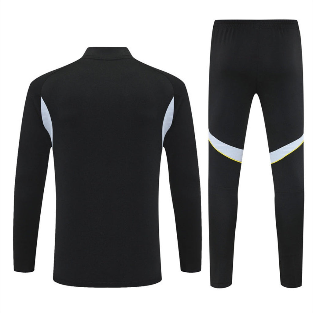 Ensemble Real Madrid noir 25/26, maillot spécial de la marque Le 12 -ème Maillot, vu de face sur fond blanc.