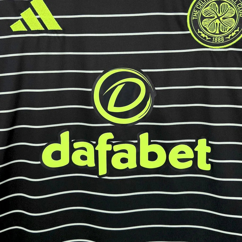 Maillot extérieur Celtic 2025-26 Le 12 -ème Maillot, maillot de football vert avec logo et détails de l'équipe visible.