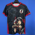 Maillot de football 24/25 Le 12 -ème Maillot, style japonais anime noir, avec design spécial, porté par un mannequin.