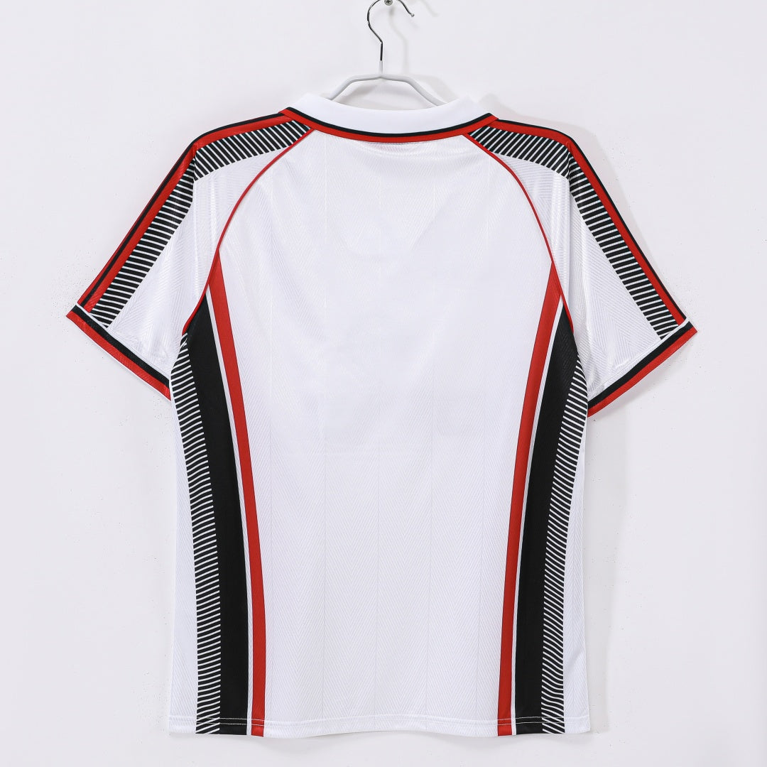 Maillot extérieur rétro 1997-1998 de l'AC Milan, marque Le 12ème, avec design classique et couleurs emblématiques.