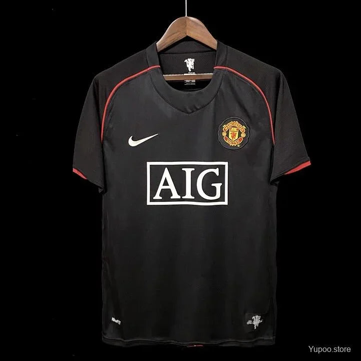 Maillot Manchester United rétro 2007-2008, marque Le 12-ème Maillot, vue de face avec logo et design classique.