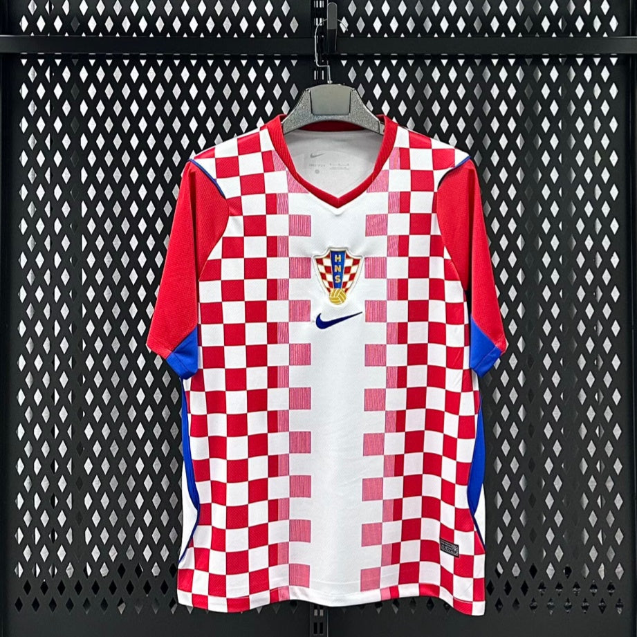 Maillot domicile 25/26 Croatie Le 12 -ème Maillot, maillot de football avec les couleurs et le logo croate visibles.