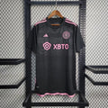 Maillot extérieur de l'équipe Inter Miami saison 2023-2024, marque Le 12 -ème Maillot, vue du devant avec logo et détails.