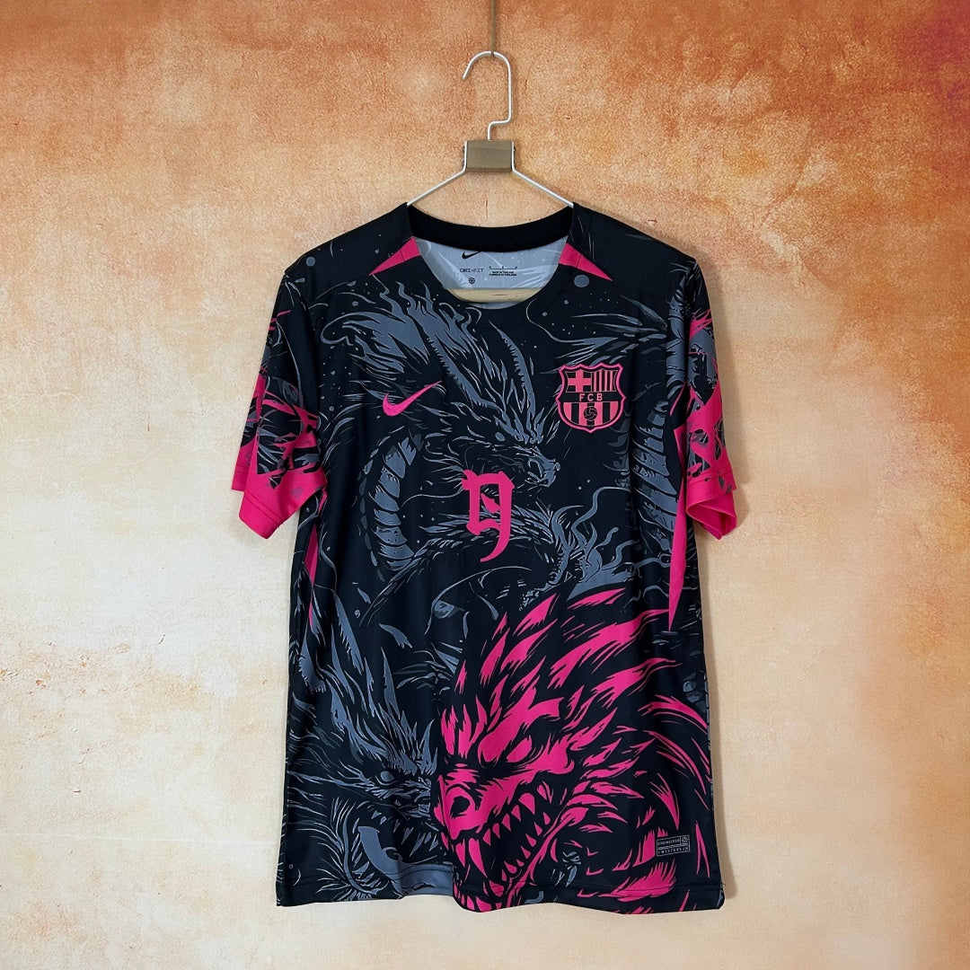 Maillot de football Barcelone 25/26 avec motif dragon, marque Le 12 -ème Maillot, vue de face.