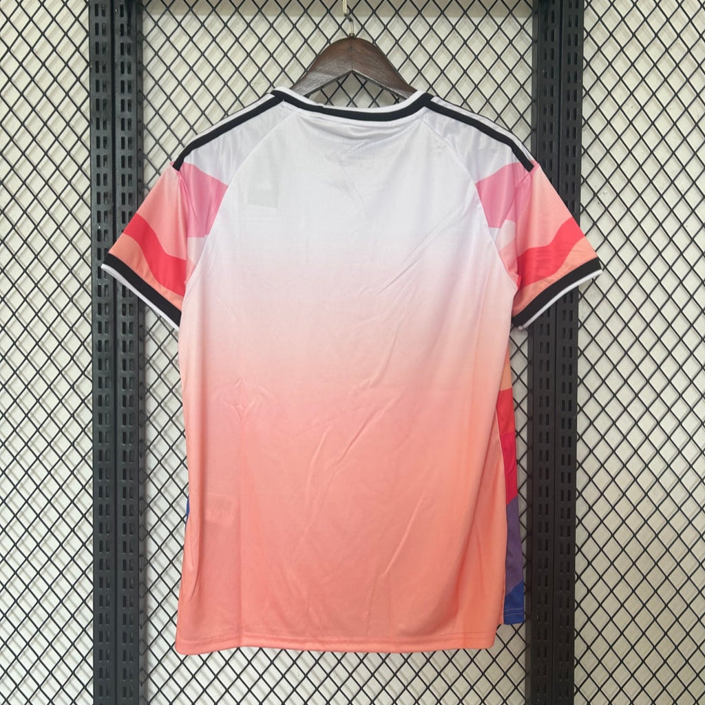 Maillot 24/25 japon anime Le 12 -ème Maillot, style color spécial, avec design inspiré de l'anime japonais, vue frontale.