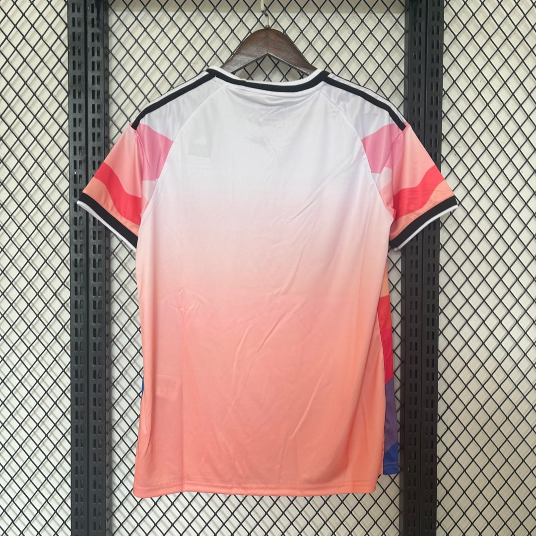 Maillot 24/25 japon anime Le 12 -ème Maillot, style color spécial, avec design inspiré de l'anime japonais, vue frontale.