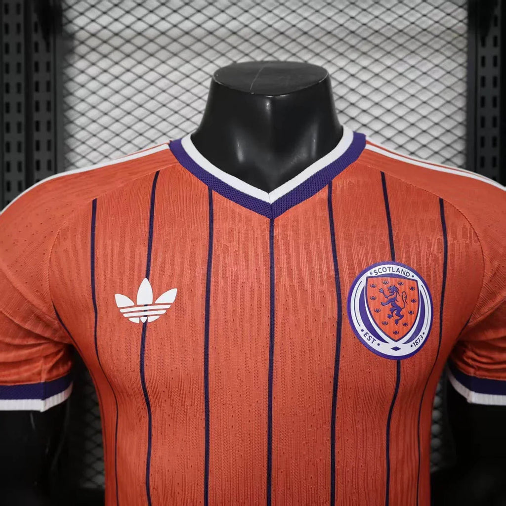 Maillot extérieur de l'équipe Écosse pour la Coupe du Monde 2026, marque Le 12 -ème Maillot, vue de face avec détails du design.