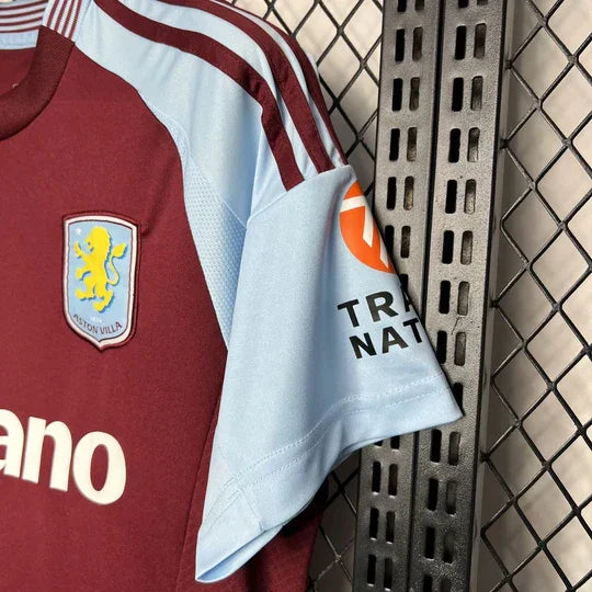 Maillot domicile Aston Villa 2024-2025 Le 12-ème Maillot, maillot de football avec couleurs et logo de l'équipe en détail