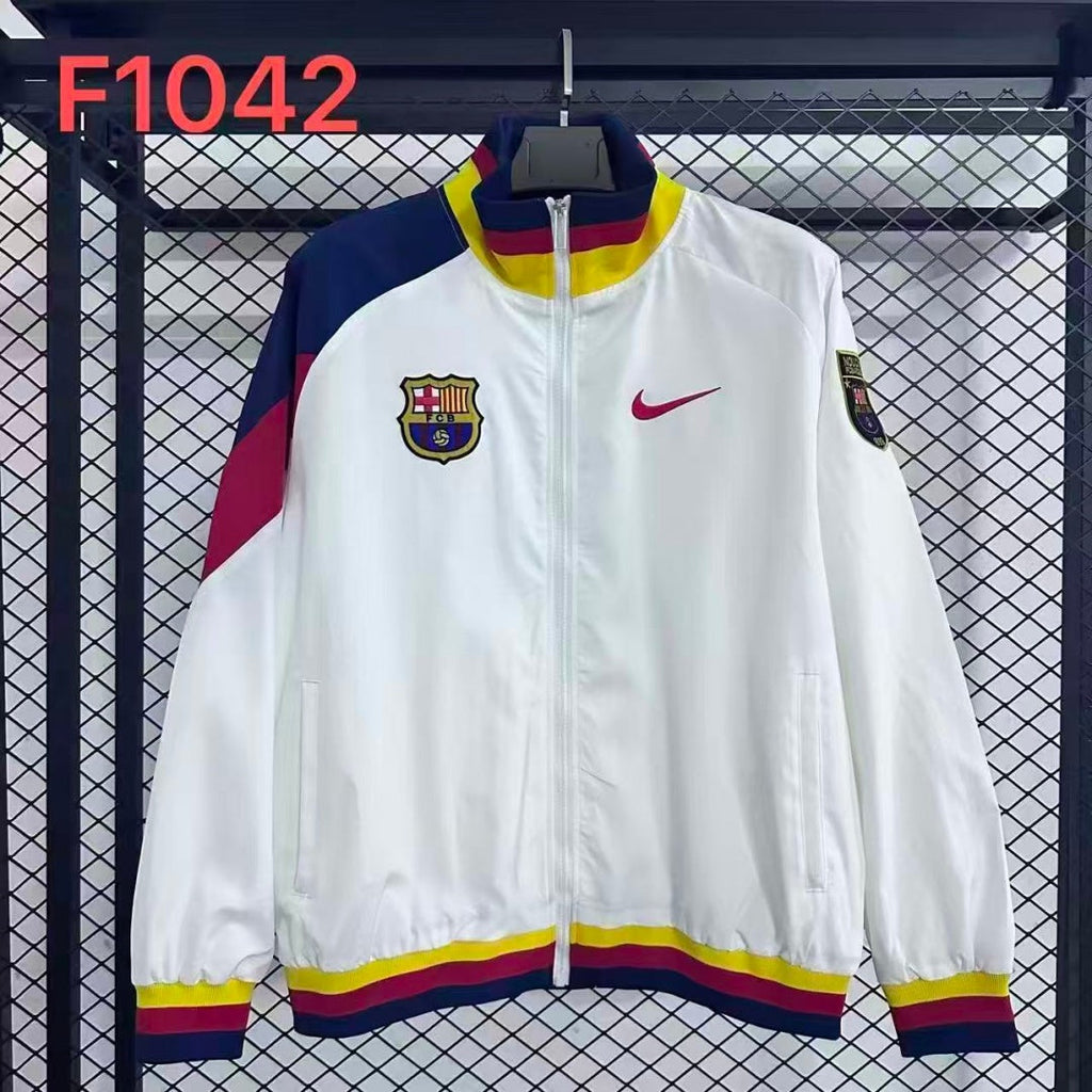 Veste coupe-vent réversible Le 12 -ème Maillot Barcelone blanche, légère et respirante, vue de face sur fond blanc.