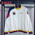 Veste coupe-vent réversible Le 12 -ème Maillot Barcelone blanche, légère et respirante, vue de face sur fond blanc.