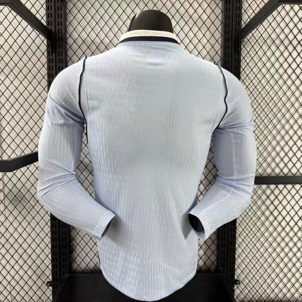 Maillot de football domicile Uruguay 25/26 à manches longues, porte le logo Le 12 -ème Maillot, en bleu et blanc.