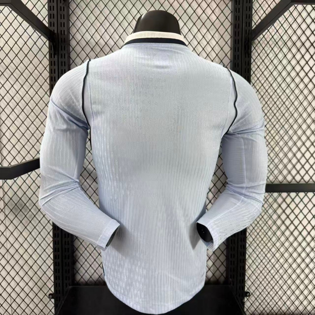 Maillot de football domicile Uruguay 25/26 à manches longues, porte le logo Le 12 -ème Maillot, en bleu et blanc.