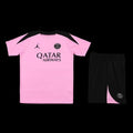 Ensemble PSG Le 12 -ème Maillot avec maillot et shorts, logo du Paris Saint-Germain, look sportif et élégant.