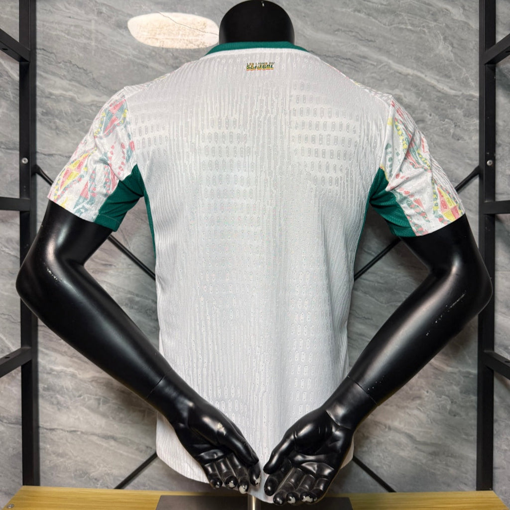 Maillot blanc 25/26 Sénégal Le 12 -ème Maillot, jersey de joueur avec logo et détails sportifs visibles.