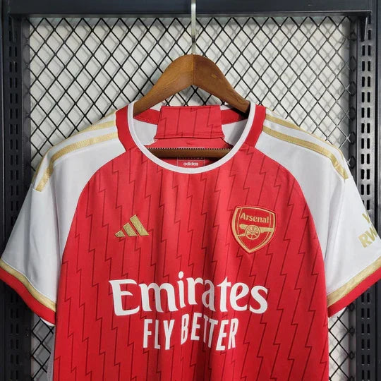 Maillot domicile Arsenal 2023-2024 de Le 12-ème Maillot, maillot de football avec logo du club et design officiel.