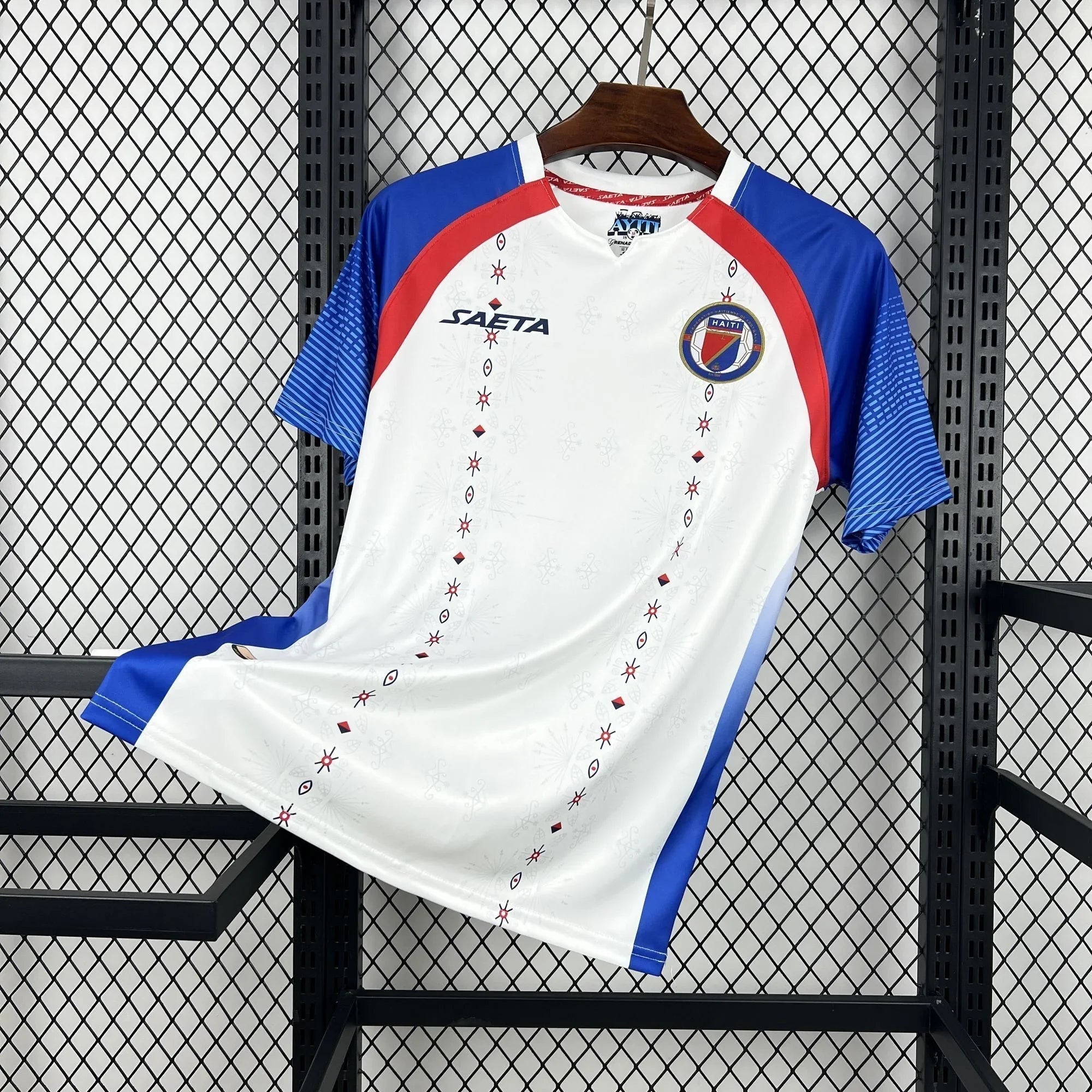 Maillot de football Haïti Coupe du monde 2026 Le 12 -ème Maillot, maillot bleu avec logo national et détails de l'équipe.