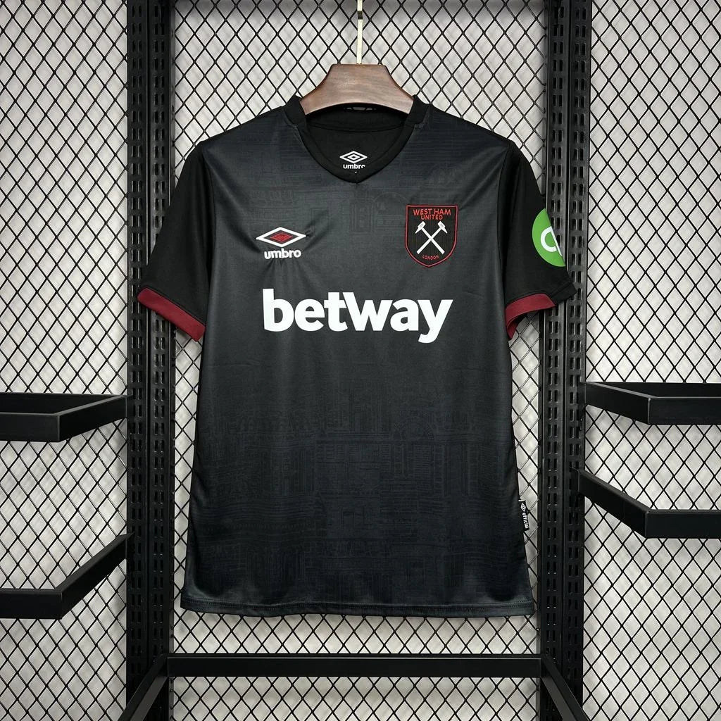 Maillot de football West Ham 2024-25, marque Le 12 -ème Maillot, vue de face avec logo et détails du maillot.