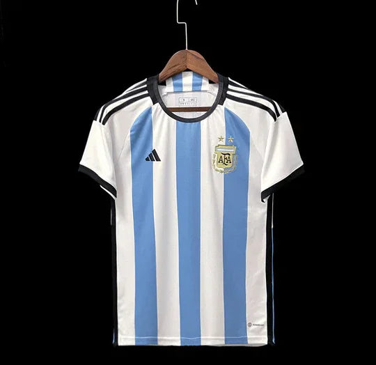 Maillot domicile de l'Argentine 2022/23 Le 12 -ème Maillot, maillot de football avec couleurs bleu ciel et blanc.