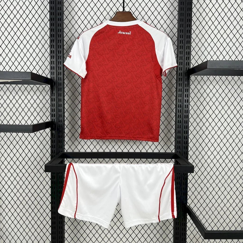 Kit enfant Arsenal 2025-26 de marque Le 12 -ème Maillot, maillot de football avec logo et couleurs officielles.
