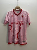 Maillot Fiorentina 2023-24 Le 12 -ème Maillot, maillot de football violet avec logo et détails de l'équipe sur le devant
