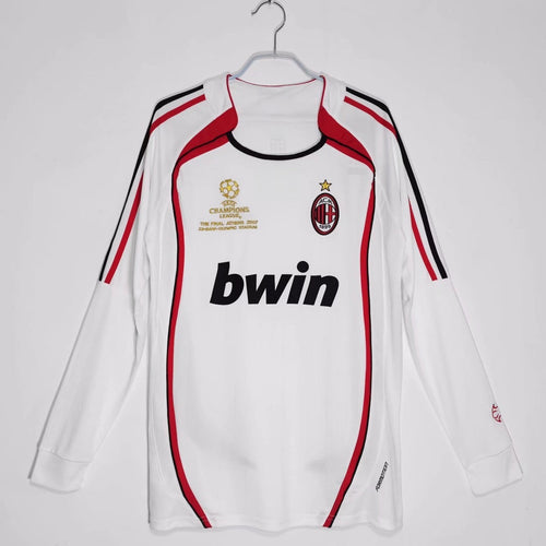 Maillot extérieur rétro de l'AC Milan 2006-2007 à manches longues, par Le 12 -ème Maillot, vue de face avec logo et design classique