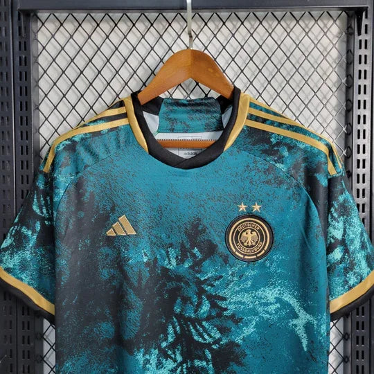 Maillot spécial de l'Allemagne 2023-2024 de la marque Le 12, vue de face avec détails du design et logo national.