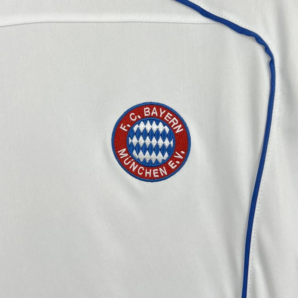 Maillot Bayern Munich concept 2025-26 de Le 12 -ème Maillot, vue de face avec design moderne et logo de l'équipe.