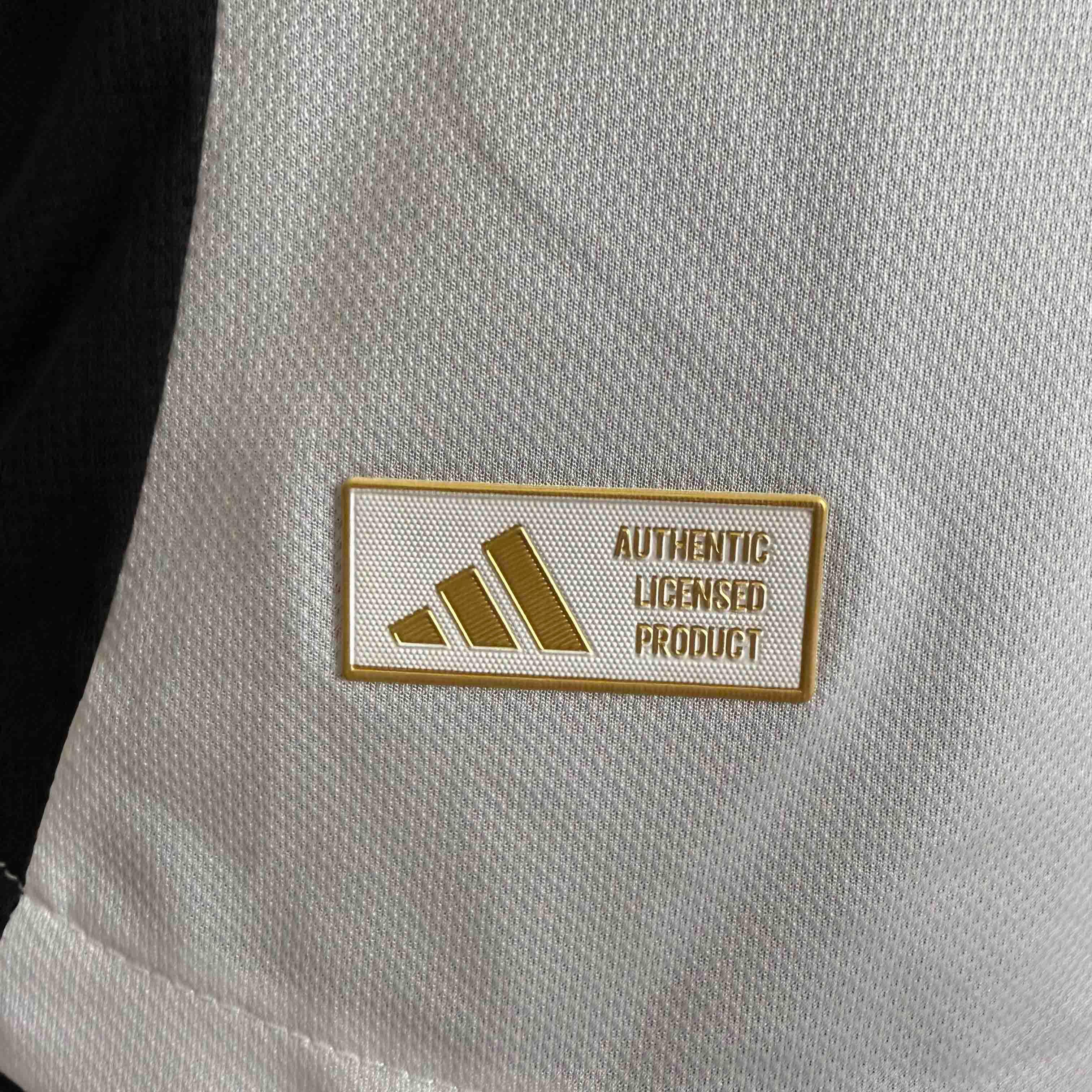 Maillot extérieur Flamengo 2025-26 Le 12 -ème Maillot, maillot de football avec logo et design officiel du club.