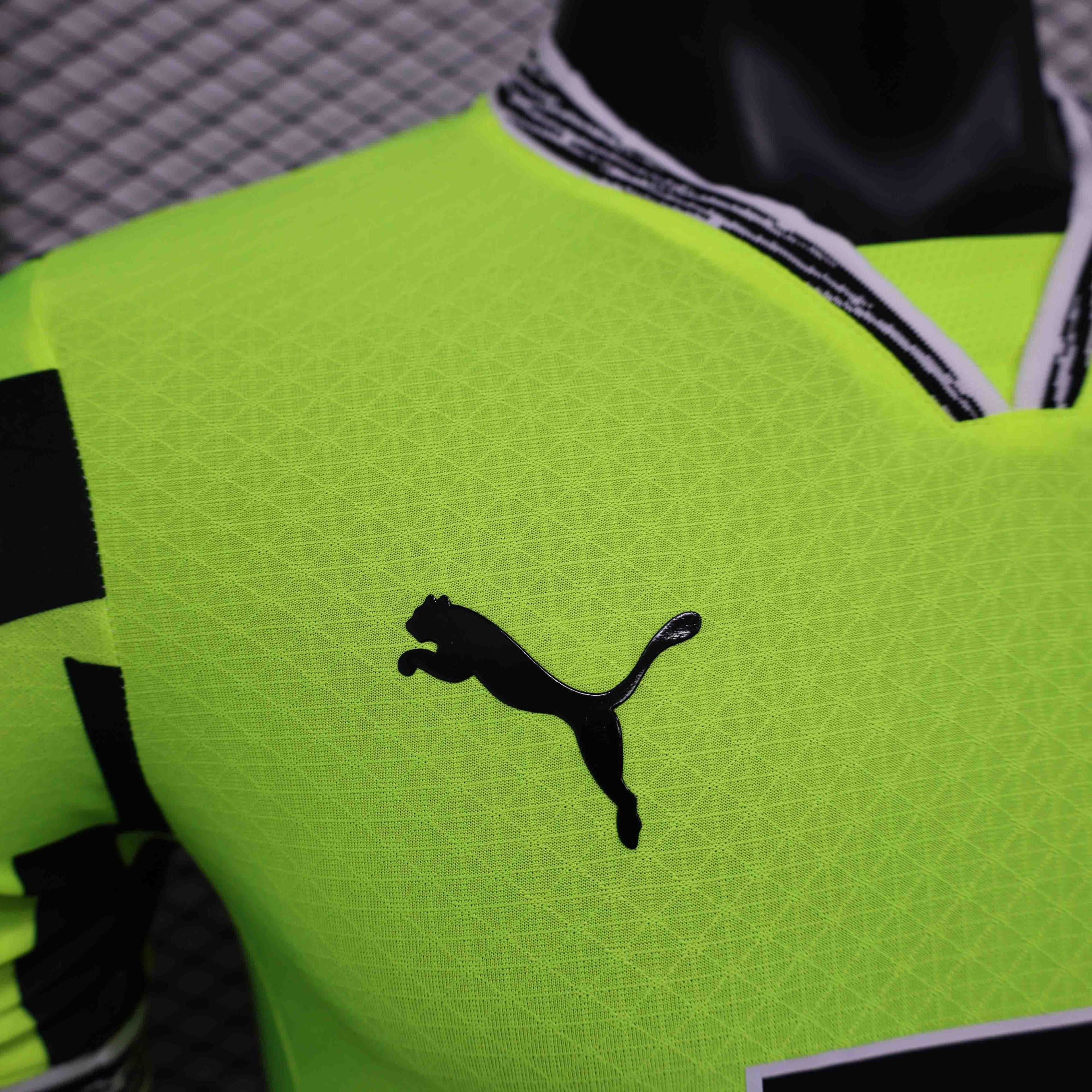 Maillot de football Dortmund concept pour enfants, taille 25-26, par Le 12 -ème Maillot, vue frontale sur fond blanc.