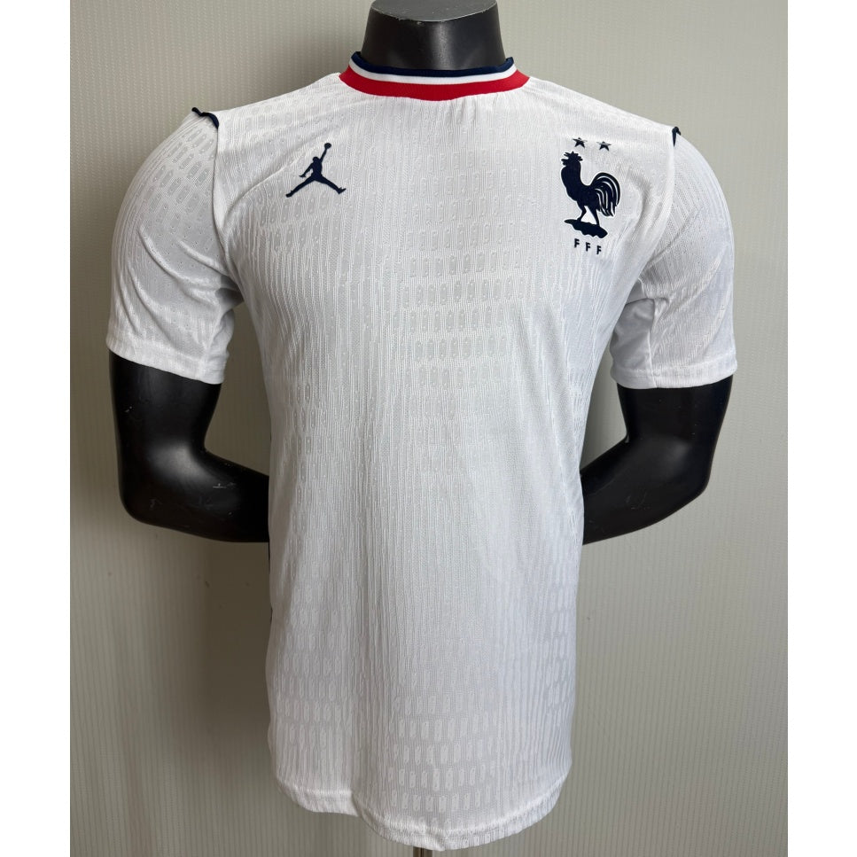 Maillot blanc 25/26 de l'équipe France, spécial joueur, par Le 12-ème Maillot, vue de face avec logo et détails.