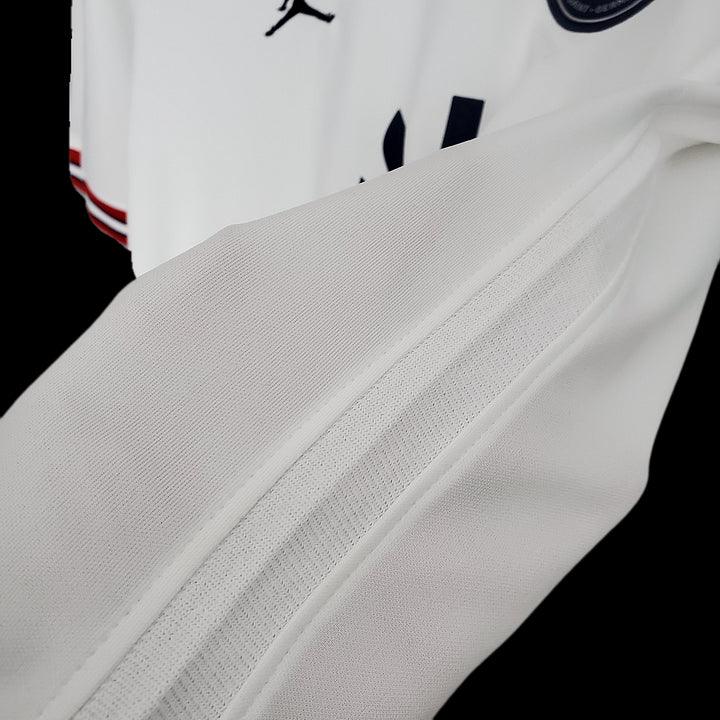 Maillot Paris rétro 2017-2018 Le 12, maillot de football blanc avec logo et détails bleus, vue de face.