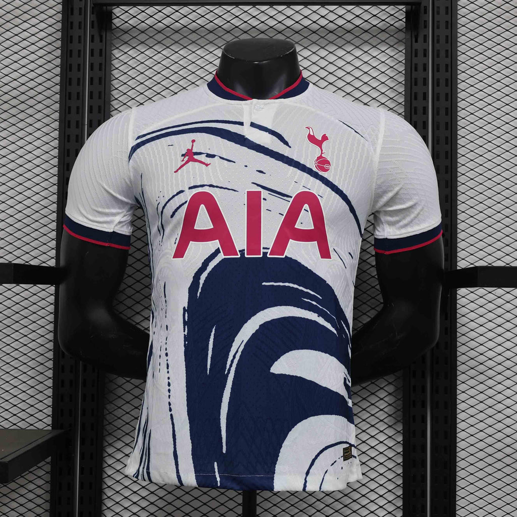 Maillot Tottenham concept 2024-25 Le 12 -ème Maillot, maillot de football avec logo et design moderne, vue frontale.