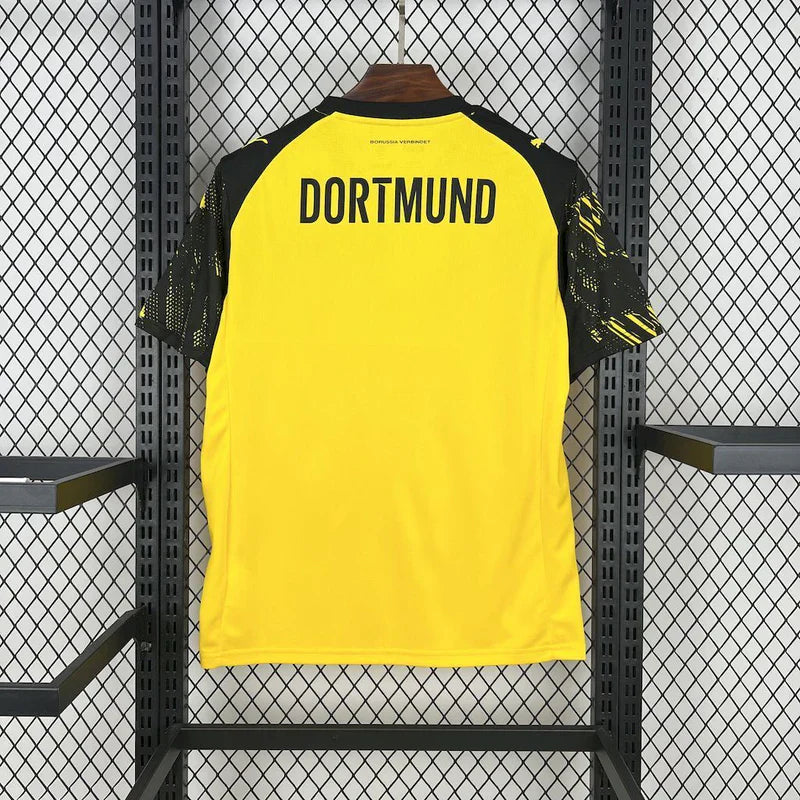 Maillot Dortmund 2025-26 Le 12 -ème Maillot, maillot de football avec logo du club et couleurs traditionnelles, vue frontale.