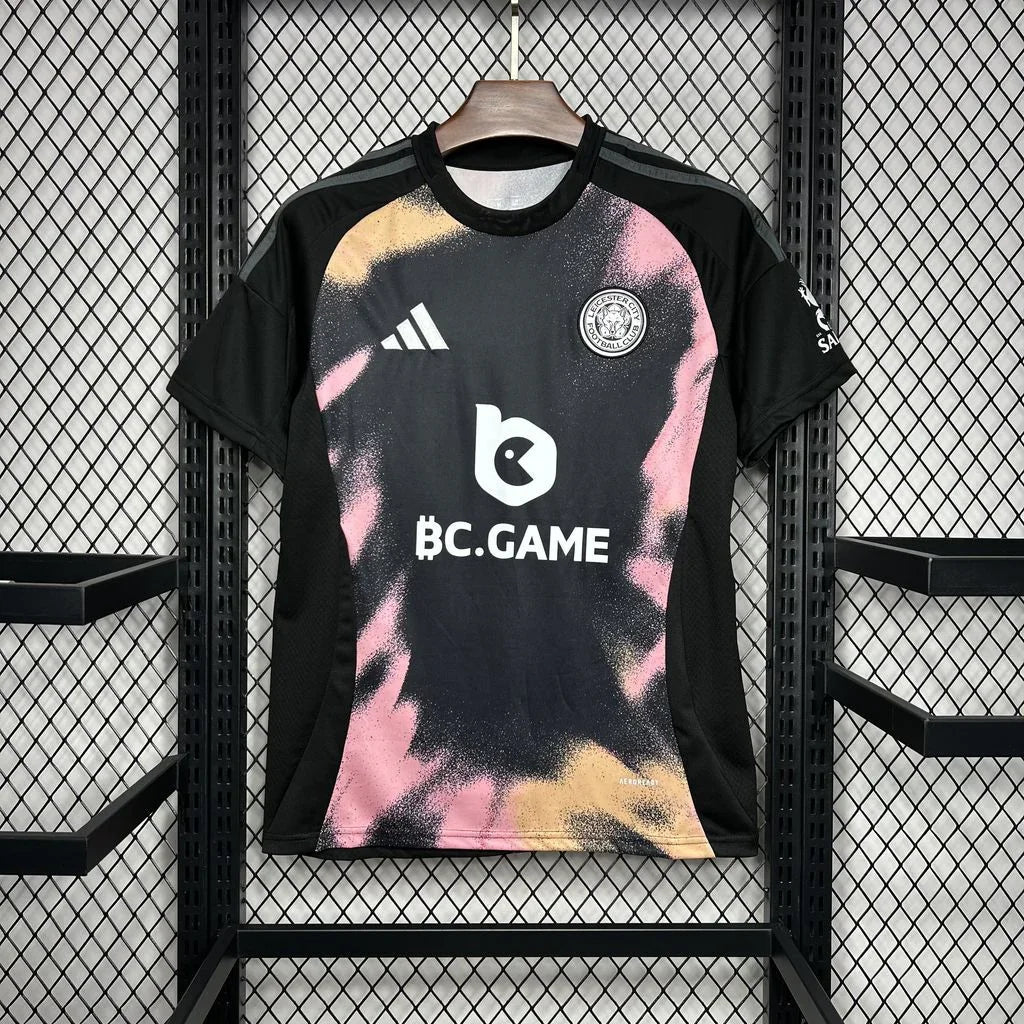 Maillot Leicester City 2024-25 de la marque Le 12 -ème Maillot, vue de face avec logo et détails du design.