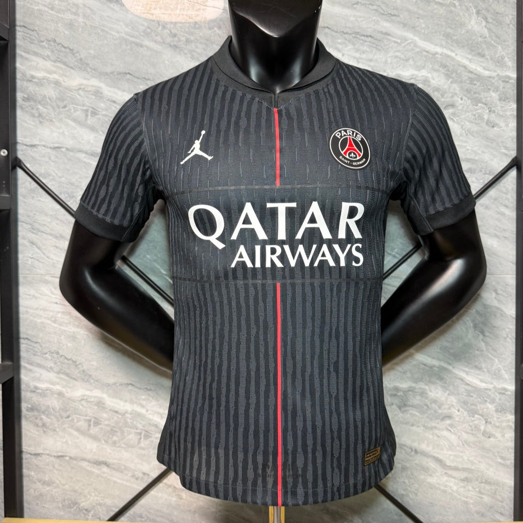 Maillot 25/26 PSG Le 12-ème Maillot, maillot de joueur PSG quatrième, vue front avec logo et détails du maillot.