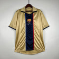 Maillot rétro FC Barcelone 2002 Le 12 -ème Maillot, maillot de football bleu et grenat avec logo et détails du club.