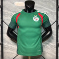Maillot de football Le 12 -ème Maillot pour enfant 25/26 Algeria Spécial player vert, vue de face, détails du maillot.
