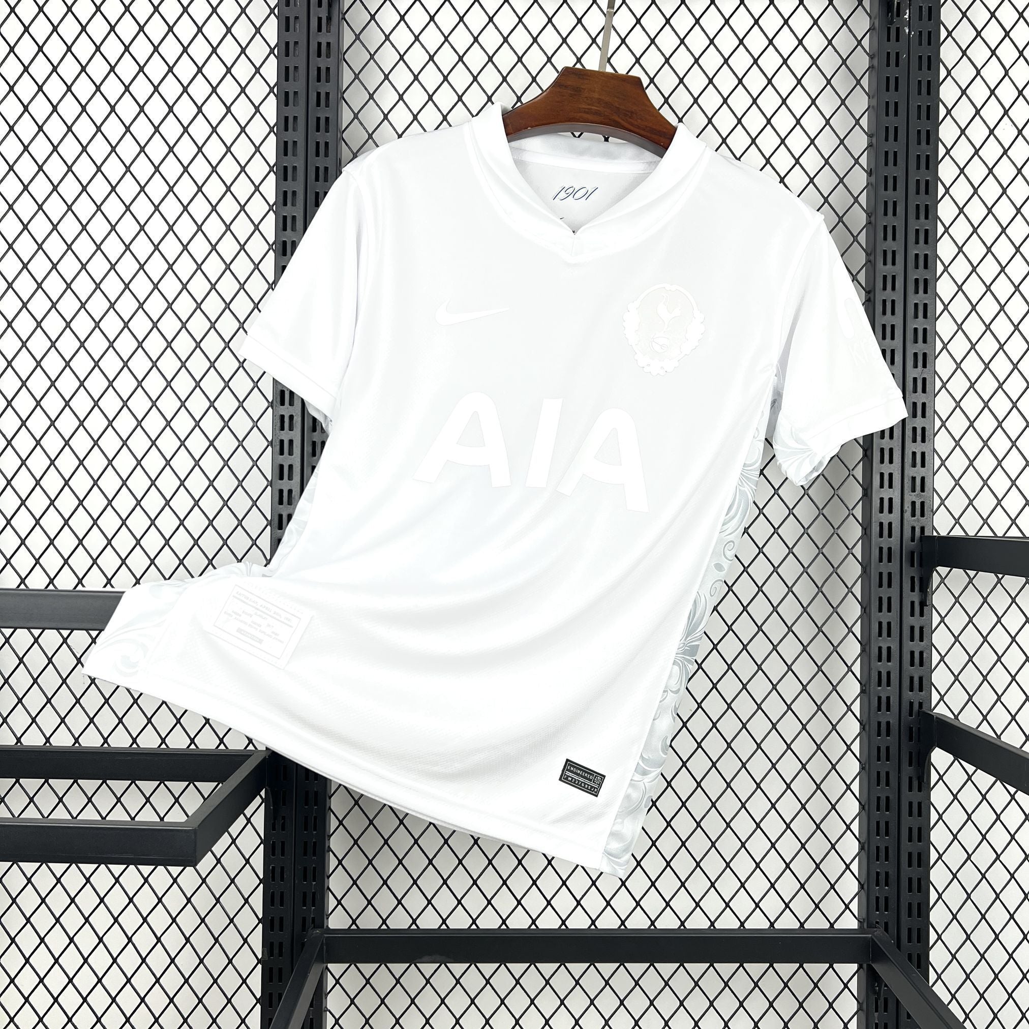 Maillot Tottenham Concept 2026-27 de Le 12 -ème Maillot, maillot de football avec logo et détails de l'équipe.