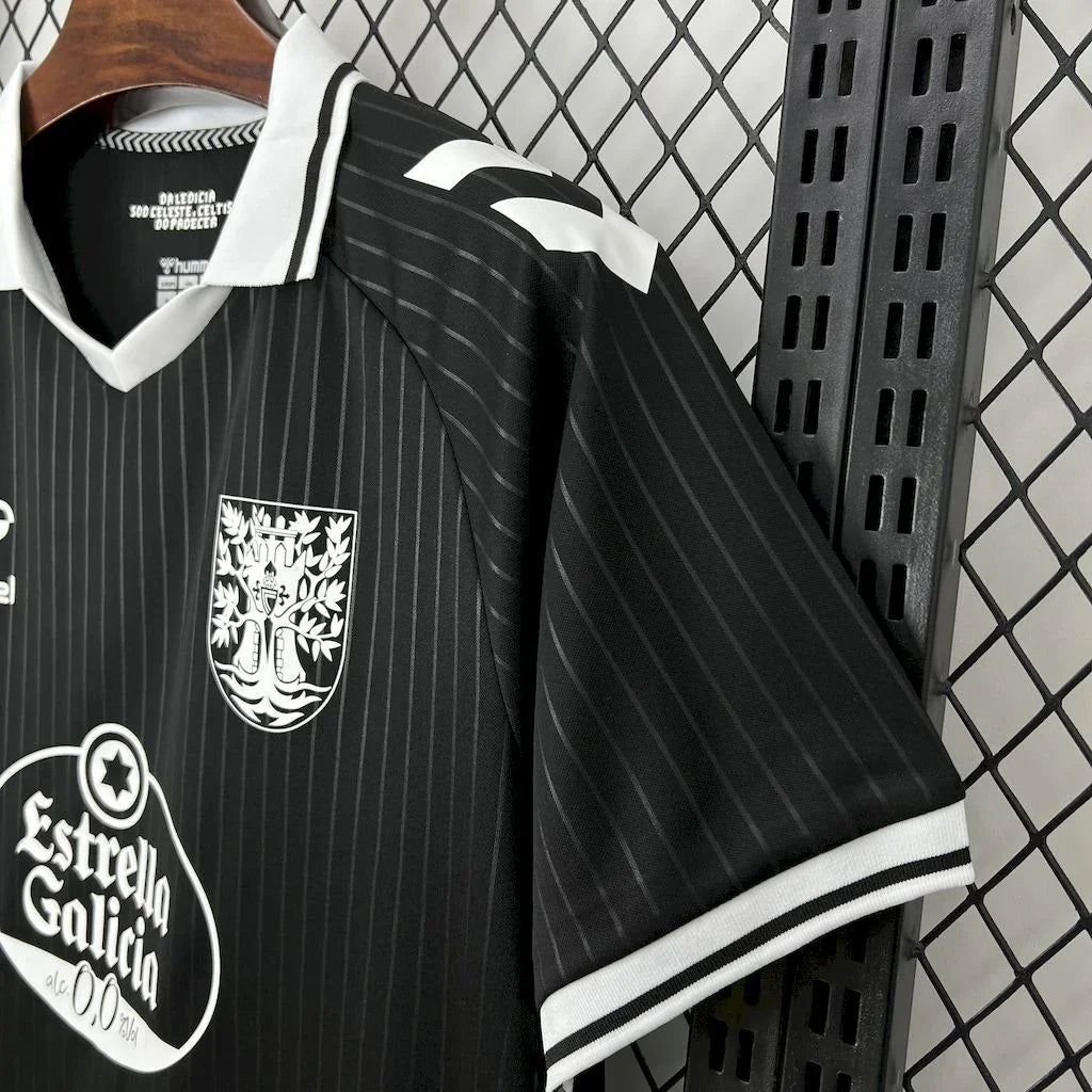 Maillot Celta de Vigo Concept 202526 Le 12 -ème Maillot, maillot de football bleu avec logo et détails blancs, vue de face.