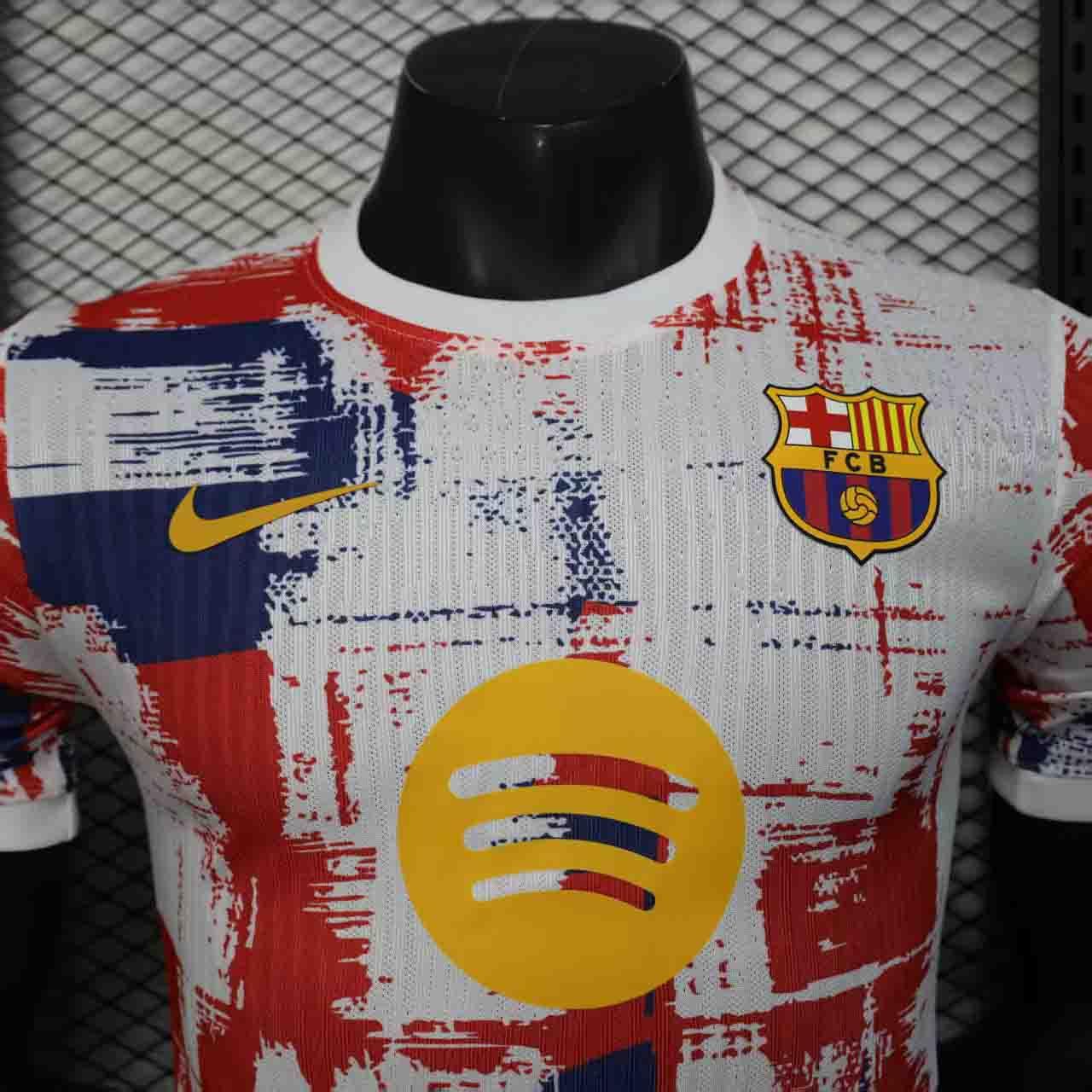 Maillot FC Barcelone concept 2025-26 de Le 12 -ème Maillot, vue de face avec logo et design moderne, tissu en détail.