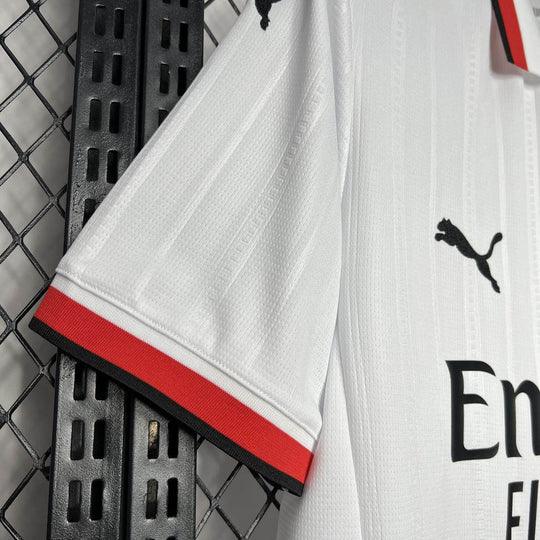 Maillot extérieur AC Milan 2024/2025 Le 12 -ème Maillot, maillot de football avec logo et design officiel, vue de face.