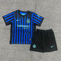 Ensemble enfant Inter Milan domicile, maillot et short, logo Le 12 -ème Maillot, couleurs bleues et noires.