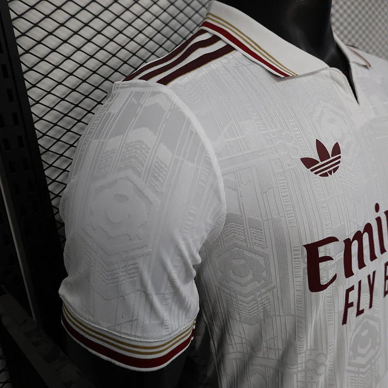 Maillot de football Arsenal 25-26 ans, modèle Le 12 -ème Maillot, en tissu avec logo et détails de l'équipe.
