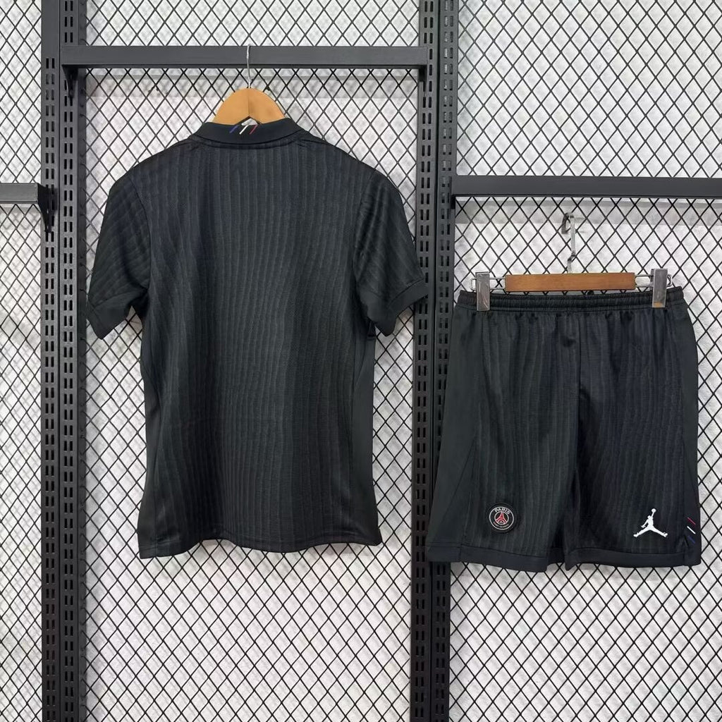Ensemble 25/26 PSG adulte quatrième maillot Le 12-ème Maillot, maillot de football parisien avec logo et détails blancs et bleus.