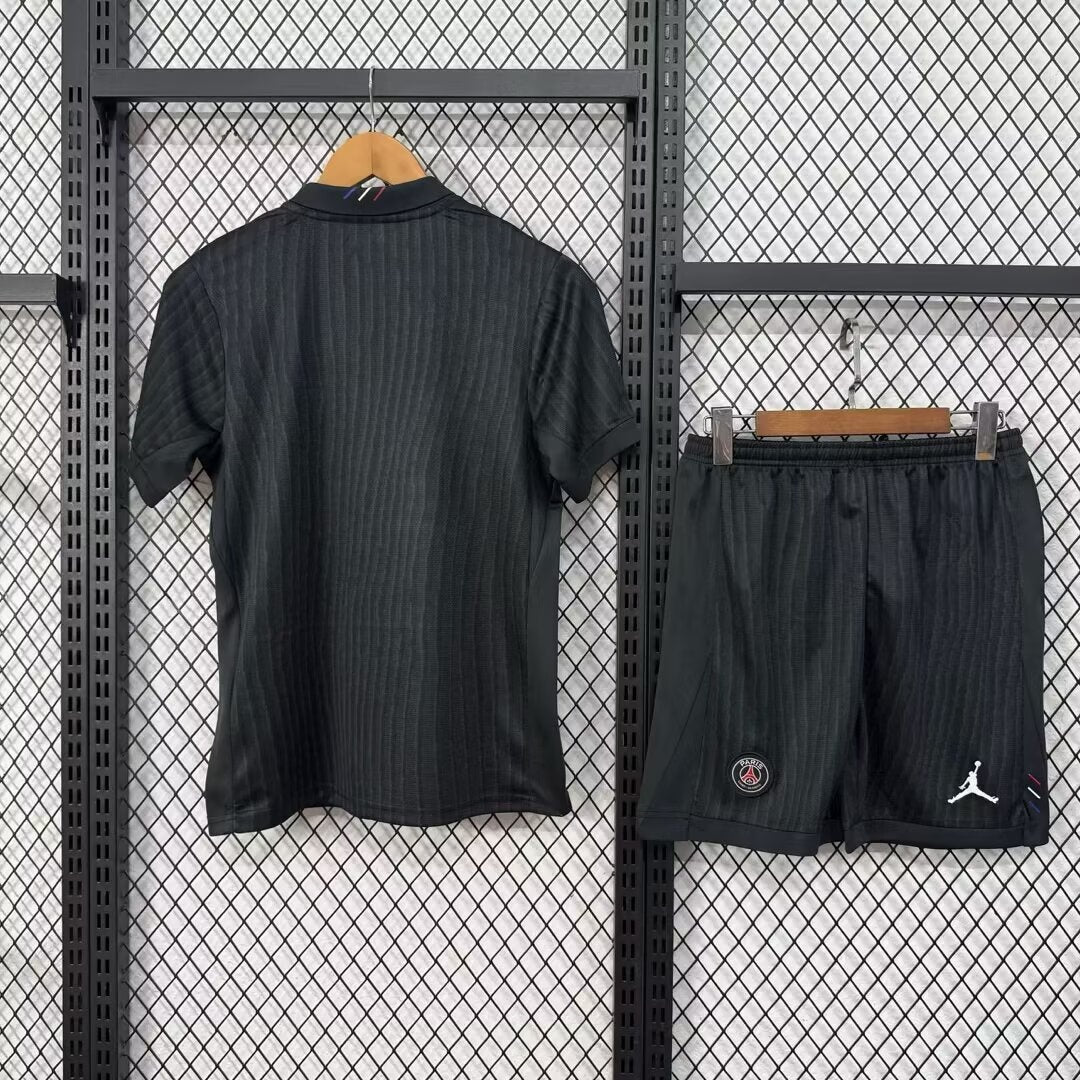 Ensemble 25/26 PSG adulte quatrième maillot Le 12-ème Maillot, maillot de football parisien avec logo et détails blancs et bleus.