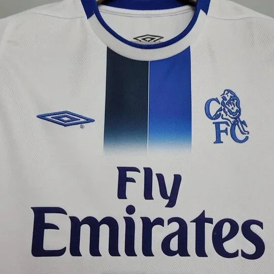 Maillot Chelsea rétro 2003/2005 de Le 12 -ème Maillot, maillot de football bleu avec logo et détails vintage visible.