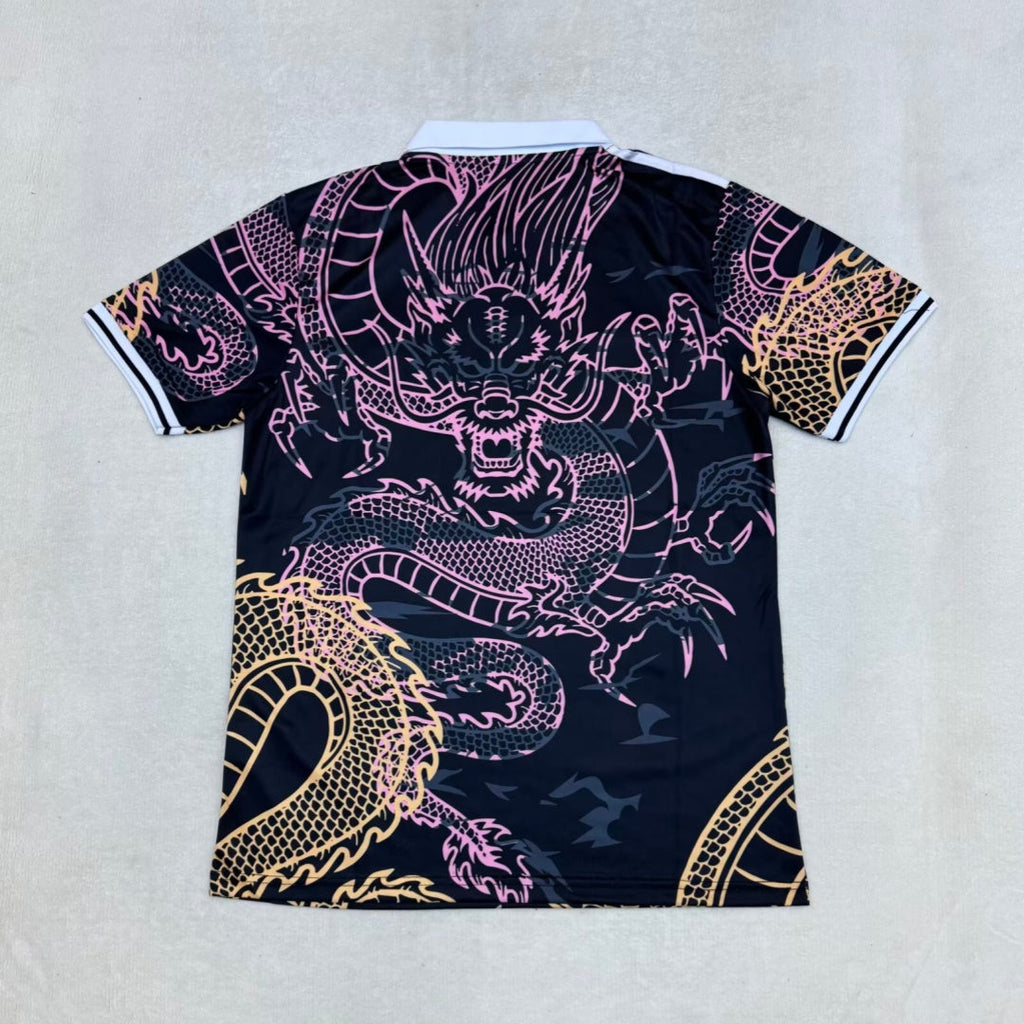 Maillot de football Real Madrid 25/26 Spécial black Dragon Z de Le 12 -ème Maillot, vue du devant avec logo et design noir